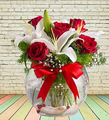 cam fanus içinde lilyum ve güller